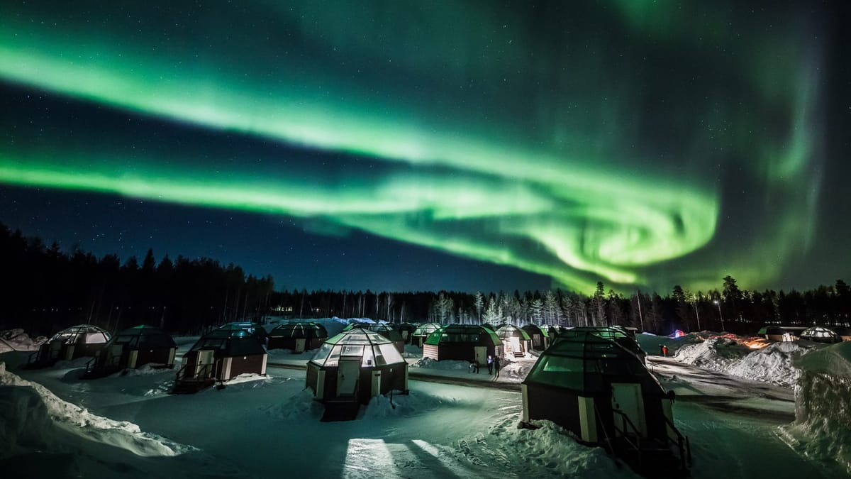 Iglus de vidro na Finlândia: hospedagens sob o céu polar