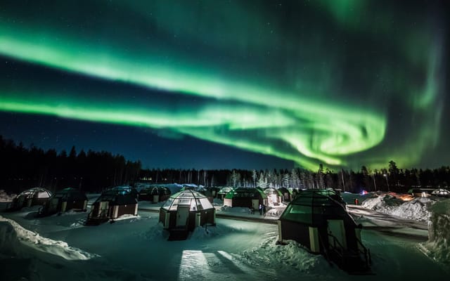 Iglus de vidro na Finlândia: hospedagens sob o céu polar